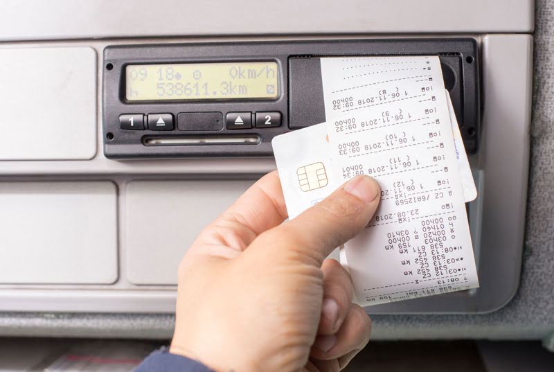 Gesetzliche Verpflichtung zur detaillierten Erfassung der Lenk- und Pausenzeiten mittels digitaler Tachographen